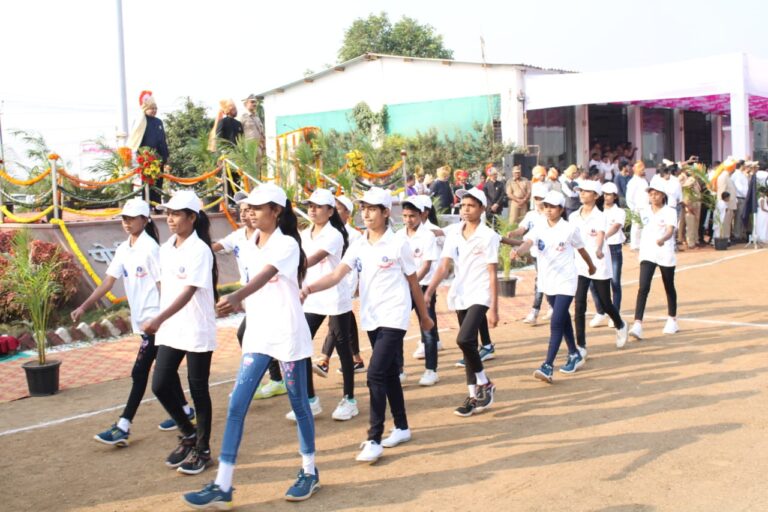 Read more about the article ‘ स्टुडंट पोलीस कॅडेट प्रोग्राम ’ अंतर्गत घटक पालघर येथील 8 वी व 9 वी च्या विद्यार्थ्यांनी आजच्या 26 जानेवारी च्या परेड मध्ये उत्स्फूर्तपणे सहभाग घेतला. त्यावेळीची छायाचित्रे.