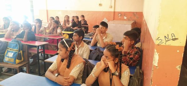 You are currently viewing ‘ स्टुडंट पोलीस कॅडेट प्रोग्राम ’ अंतर्गत घटक मुंबई शहर यांनी दिनांक 23/01/2023 रोजी गोरेगांव पूर्व मराठी म्युनिसीपल सेकंडरी स्कुल व मोतीलाल नगर मराठी म्युनिसीपल सेकंडरी स्कुल येथील 8 वी व 9 वी च्या विद्यार्थ्यांना safety of women and children या विषयावर त्याचप्रमाणे ध्वजाला मानवंदना देण्याचे प्रशिक्षण दिले. त्यावेळीची छायाचित्रे.