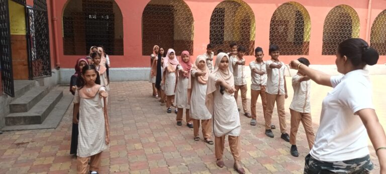 Read more about the article  ‘ स्टुडंट पोलीस कॅडेट प्रोग्राम ’ अंतर्गत घटक ठाणे शहर यांनी दिनांक 08/03/2023 रोजी आर. सी. माहीम उर्दू म्युनिसीपल सेकंडरी स्कुल येथील 8 वी व 9 वी च्या विद्यार्थ्यांना disaster management संदर्भात मार्गदर्शन करण्यात आले.. त्यावेळीची छायाचित्रे.