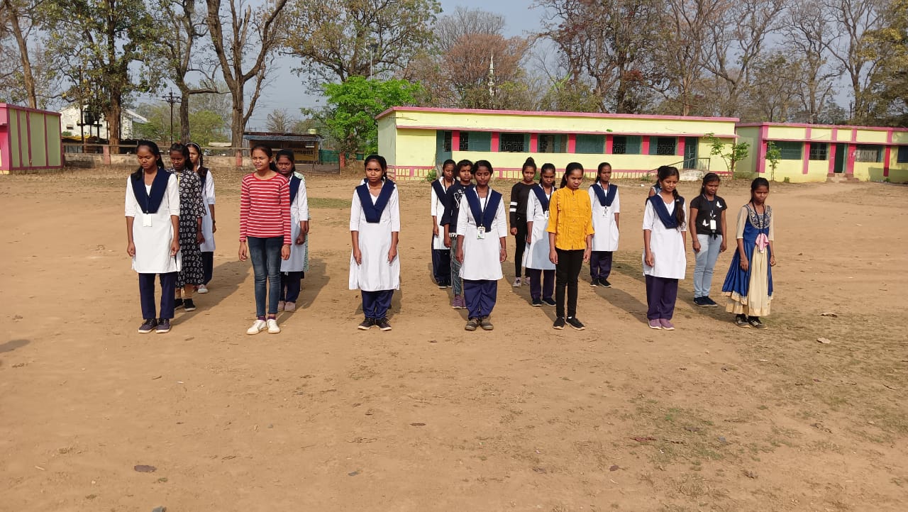You are currently viewing ‘ स्टुडंट पोलीस कॅडेट प्रोग्राम ’ अंतर्गत घटक गडचीरोली यांनी दिनांक 23/03/2023 रोजी 8 वी व 9 वी च्या विद्यार्थ्यांचे बाह्यवर्ग प्रशिक्षण घेतले. त्यावेळीची छायाचित्रे.