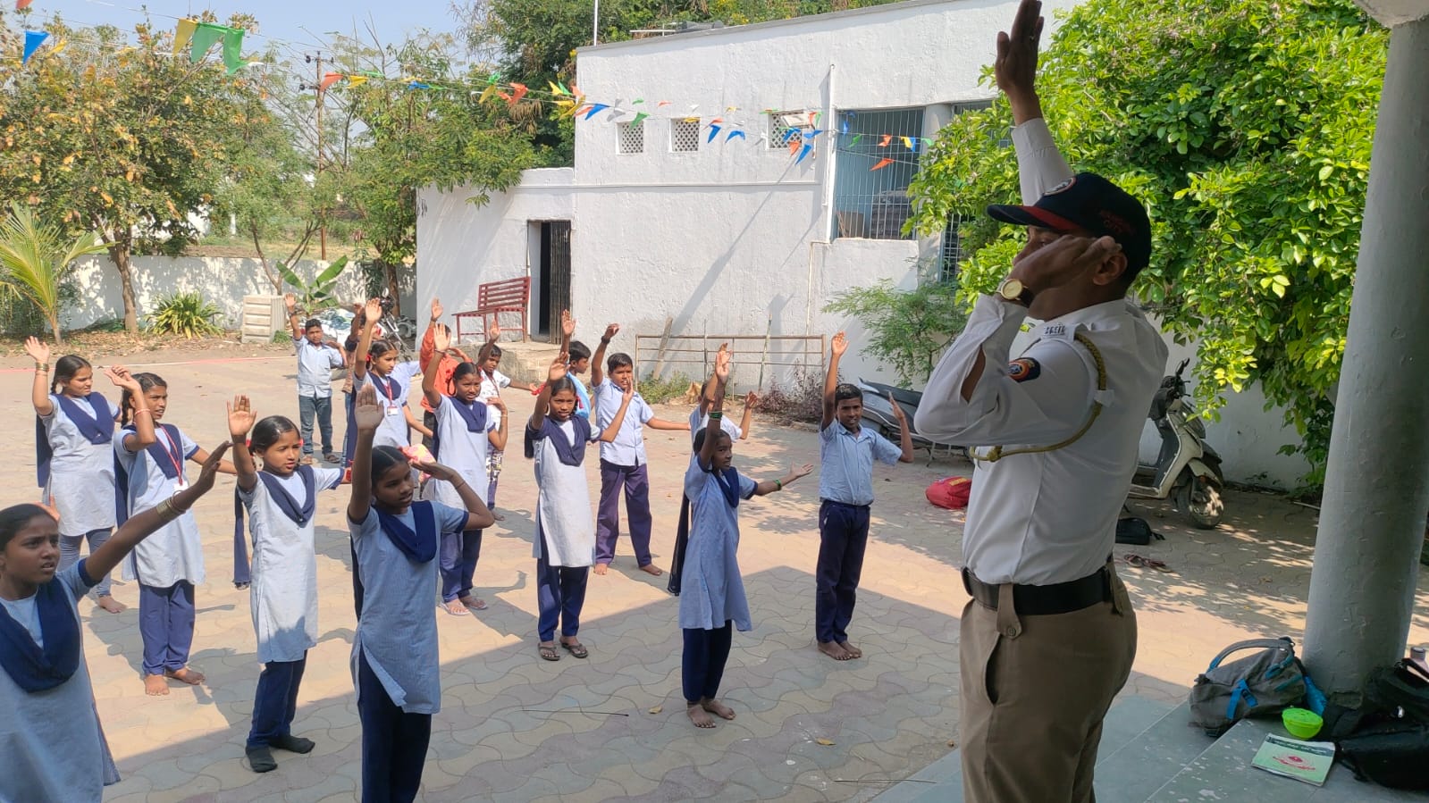 You are currently viewing स्टुडंट्स पोलीस कॅडेट (SPC) अंतर्गत इयत्ता आठवी व नववीचे विद्यार्थी यांची मनपा केंद्रीय प्राथमिक माध्यमिक विद्यालय हरसुल. छत्रपती संभाजीनगर येथे इनडोअर व शाळेच्या मैदानावर आउटडोर कार्यशाळा घेतली. त्यावेळीची छायाचित्रे.