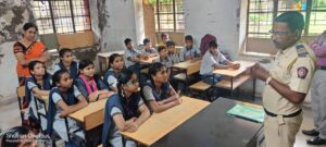 Read more about the article स्टूडंट पोलिस कॅडेट प्रोग्राम अंतर्गत घटक नागपुर शहर  यांनी दिनांक 21/07/023 रोजी हंसापुरी हिन्दी हास्य.टिमकी भानखेडा नागपुर शहर येथील 8 वी व 9 वी च्या विद्यार्थ्यांना आंतरवर्ग  प्रशिक्षण देण्यात आले. त्यावेळीची छायाचित्रे.