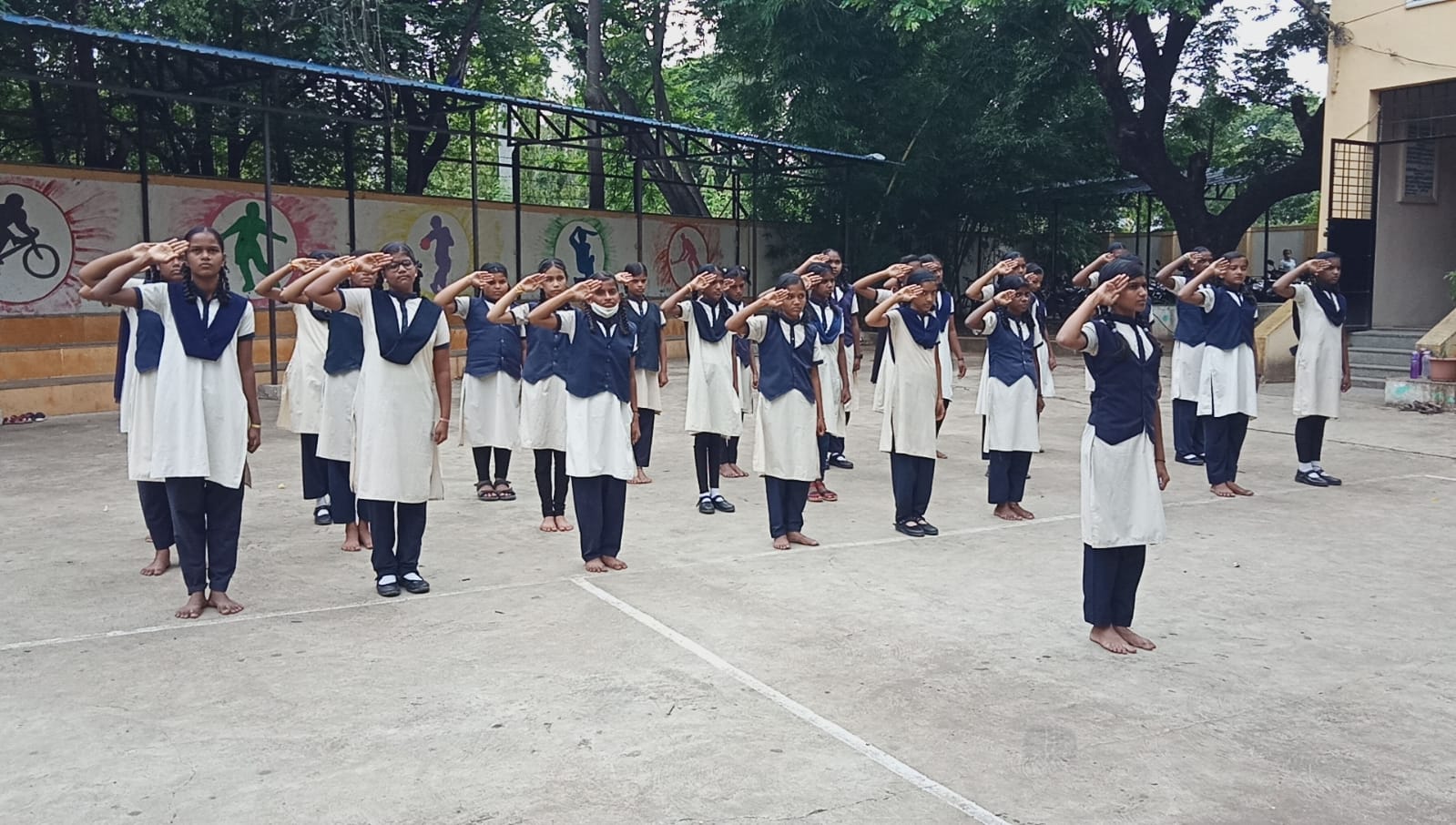 You are currently viewing स्टुडंट पोलिस कॅडेट प्रोग्राम अंतर्गत घटक पुणे शहर यांनी दिनांक 09/08/2023 रोजी बालवीर शिरीष कुमार विद्यालय शिवाजीनगर व डॉक्टर आंबेडकर मेमोरियल टेक्निकल स्कूल  येथील 8 वी व 9 वी च्या विद्यार्थ्यांना कवायत प्रशिक्षण दिले. त्यावेळीची छायाचित्रे.