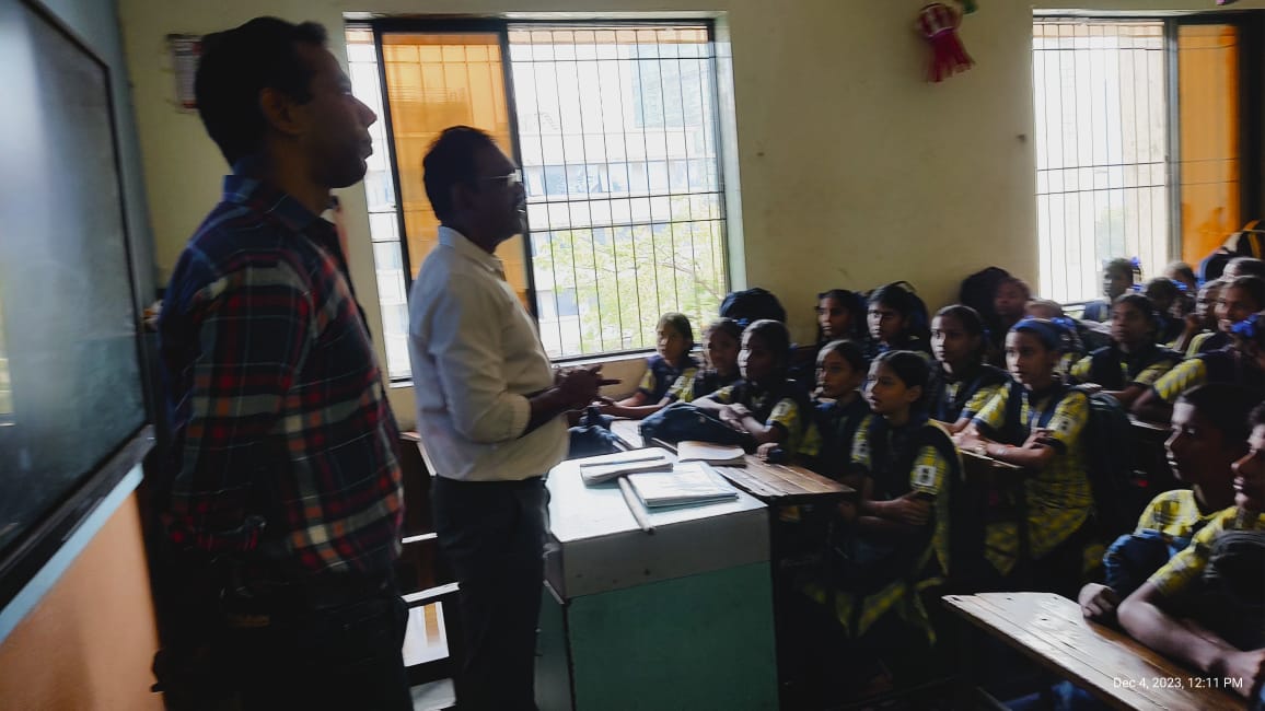 Read more about the article दि. ०४/12/२०२३ रोजी स्टुडन्ट पोलीस कॅडेट प्रोग्राम अंतर्गत मिरा-भाईदर मनपा शाळा क्र.०४, काशी येथील इयत्ता 8 वीच्या विद्यार्थ्यांना आंतरवर्ग व बाह्यवर्गचे प्रशिक्षण देण्यात आले.