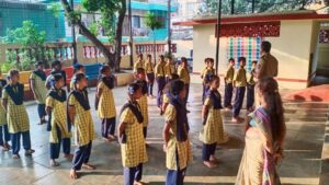 Read more about the article दि. ०५/१२/२०२३ रोजी स्टुडन्ट पोलीस कॅडेट प्रोग्राम अंतर्गत मिरा-भाईदर मनपा शाळा क्र.०९, घोडबंदर येथील इयत्ता 8 वीच्या विद्यार्थ्यांना आंतरवर्ग व बाह्यवर्गचे प्रशिक्षण देण्यात आले.