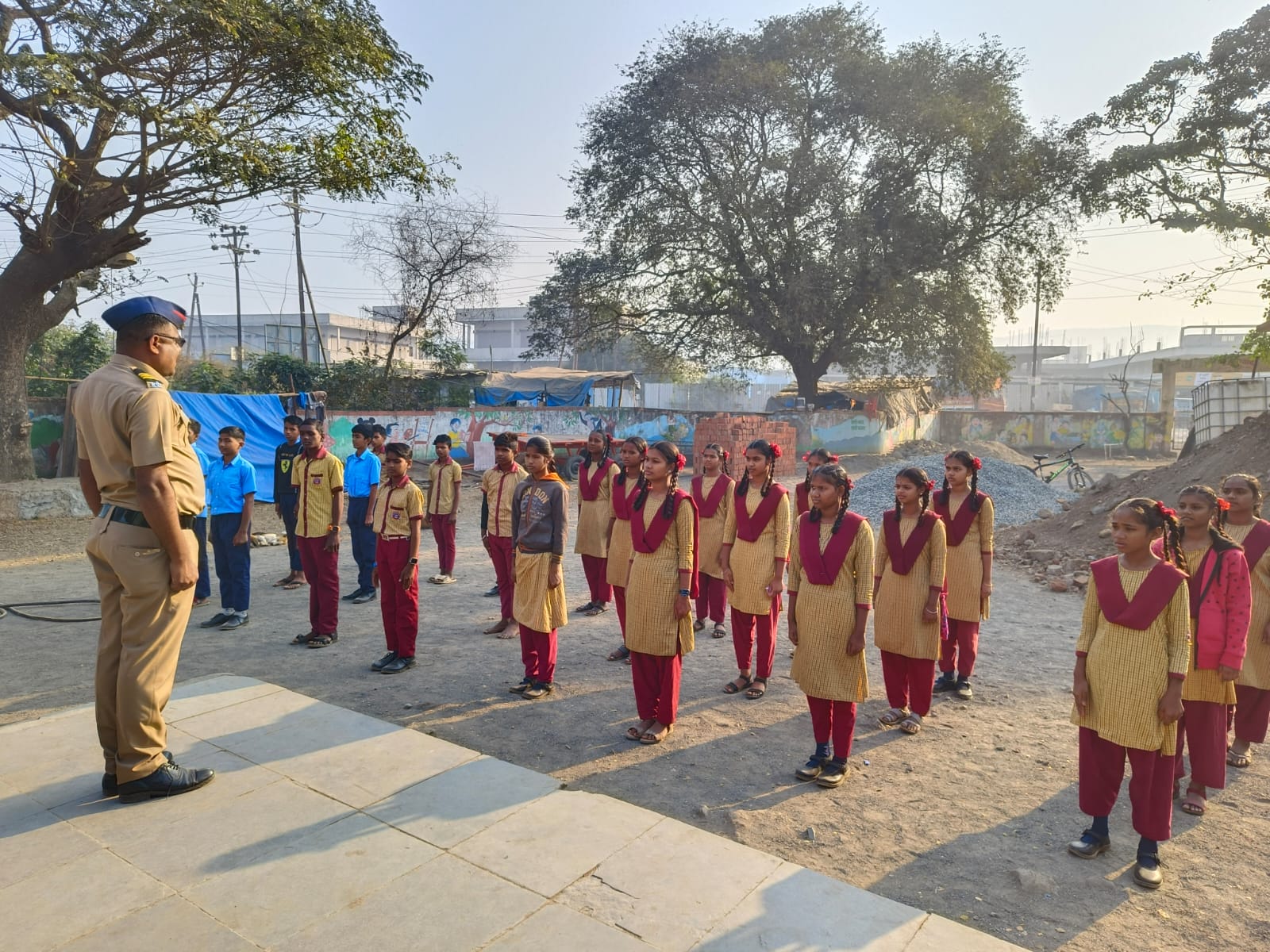 You are currently viewing स्टुडन्ट पोलीस कॅडेट प्रोग्राम अंतर्गत जि. प. शाळा, कामण येथील इयत्ता 8 वीच्या विद्यार्थ्यांना बाह्यवर्गचे प्रशिक्षण देण्यात आले.