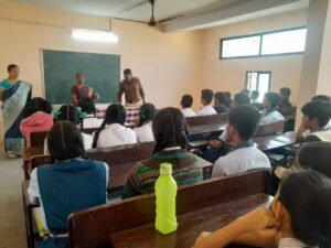 Read more about the article दिनांक ७/२/२०२४ रोजी SPC कार्यक्रम अंतर्गत “पन्नालाल देवडिया हायस्कूल” गांधीबाग नागपूर येथील १०वी च्या विद्यार्थ्यांना पोलिस गुन्हे प्रतिबंध व नियंत्रण तसेच पोलिसिंग विद्यार्थी व समाज मध्ये वाईट गोष्टी विरुद्ध लढा, महिला व मुलींची सुरक्षा विद्यार्थ्यांसाठी सायबर सुरक्षा अशे अनेक विषयी बाबत मार्गदर्शन देण्यात आले.