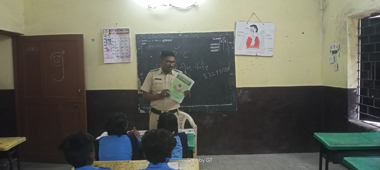 Read more about the article दिनांक १२/७/२०२४ रोजी SPC कार्यक्रम अंतर्गत “साने गुरुजी हायस्कूल” नागपूर येथील ८ व ९वी च्या विद्यार्थ्यांना रस्ता सुरक्षा बाबत तसेच समाज मध्ये वाईट गोष्टी विरुद्ध लढा, महिला व मुलींची सुरक्षा विद्यार्थ्यांसाठी सायबर सुरक्षा अशे अनेक विषयी बाबत मारगदर्शन देण्यात आले.
