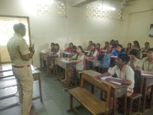 Read more about the article दिनांक 27.07.2024 रोजी खालील नमुद शाळांतील एसपीसी विद्यार्थ्यांना पोलिस-गुन्हे प्रतिबंध व नियंत्रण या विषयावर लेक्चर देण्यात आले. सदरवेळी एस.पी.सी सहाय्यक नोडल अधिकारी पो.उप.नि. येतकर यांनी विद्यार्थ्यांना मार्गदर्शन करून माहिती दिली. प्रशिक्षण सत्रामध्ये एसपीसी स्टाफ व शाळेचे एसपीसी नोडल टीचर्स उपस्थित होते.👇1️⃣खेरनगर-1 हिंदी/मराठी म्युनिसिपल सेकंडरी स्कूल, मुंबई1️⃣खेरनगर-2 उर्दू म्युनिसिपल सेकंडरी स्कूल, मुंबई3️⃣सांताक्रुझ पूर्व मराठी म्युनिसिपल सेकंडरी स्कूल, मुंबई