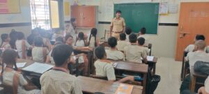Read more about the article 📚MUMBAI DISTRICT📚===============आज बुधवार, दिनांक १२.०२.२०२५ रोजी खालील नमुद शाळांमध्ये महाराष्ट्र पोलिस दल, ई-सुरक्षेचा परिचय आणि विद्यार्थ्यांसाठी सायबर सुरक्षा या विषयांवर लेक्चर देण्यात आले. तसेच विद्यार्थ्यांना कवायतींचे प्रशिक्षण देण्यात आले. सदर शाळांमधील प्रशिक्षण सत्रावेळी स.पो.नि. जाधव, पो.उप.नि. येतकर, पो.ह. जाधव, पो.शि. भोसले, कवायत शिक्षक म.पो.शि. पारावे आणि शाळेचे एसपीसी नोडल टीचर्स उपस्थित होते.👇1️⃣ग्लोब मिल पॅसेज हिंदी म्युनिसिपल सेकंडरी स्कूल, मुंबई2️⃣ग्लोब मिल पॅसेज मराठी म्युनिसिपल सेकंडरी स्कूल, मुंबई3️⃣खेरनगर-१ हिंदी/मराठी म्युनिसिपल सेकंडरी स्कूल, मुंबई4️⃣खेर नगर-२ ऊर्दू म्युनिसिपल सेकंडरी स्कूल, मुंबई👇