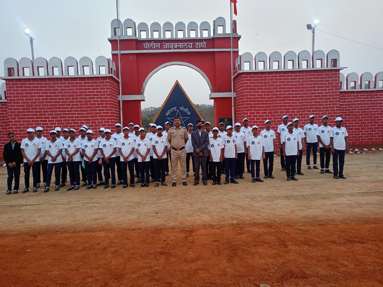 You are currently viewing ठाणे शहर 
        प्प्रजासत्ताक दिना निमित्त पोलीस कवायत मैदान साकेत पोलीस मुख्यालय   येथे आयोजित पथसंचलन/परेड मध्ये मराठी माध्यमिक टेमघर पाडा भिवंडी या शाळेचा  SPC प्लाटूनचा सहभाग होता