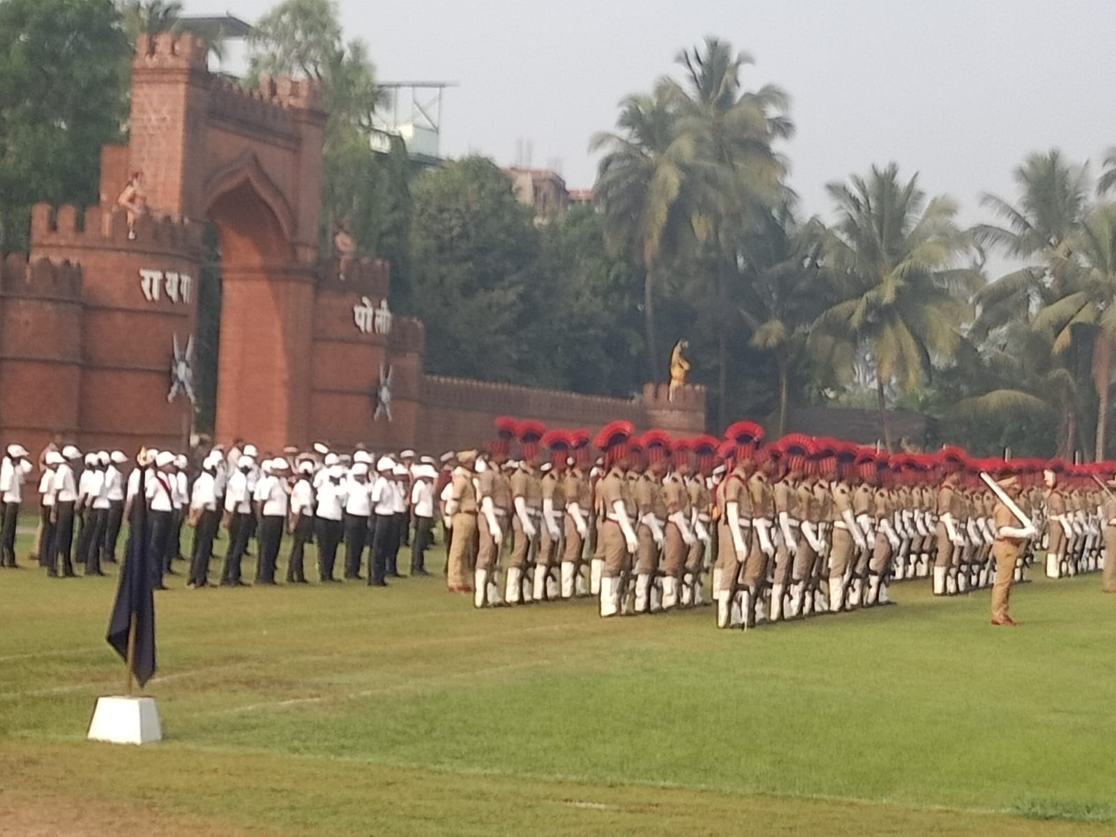 You are currently viewing रायगड जिल्हा पोलीस मुख्यालय रायगड येथील मैदानात परेड मध्ये संचलनामध्ये सहभाग घेतलेला आहे.