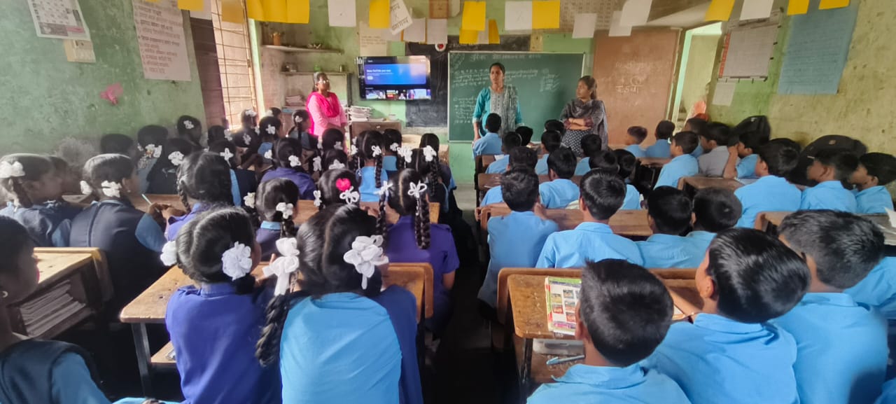 You are currently viewing स्टुडंट पोलीस कॅडेट प्रोग्राम’अंतर्गत घटक पालघर यांनी दि. 06.02.2026 रोजी जिल्हा परि.उच्च प्रा.शाळा कंचाड ता.वाडा जि.पालघर येथे इयत्ता 6,7 वर्गातील विद्यार्थ्यांच्या सुरक्षेच्या दृष्टीने विद्यार्थ्यांना सेफ टच व लैंगिक तरतुदी बाबत माहिती दिली