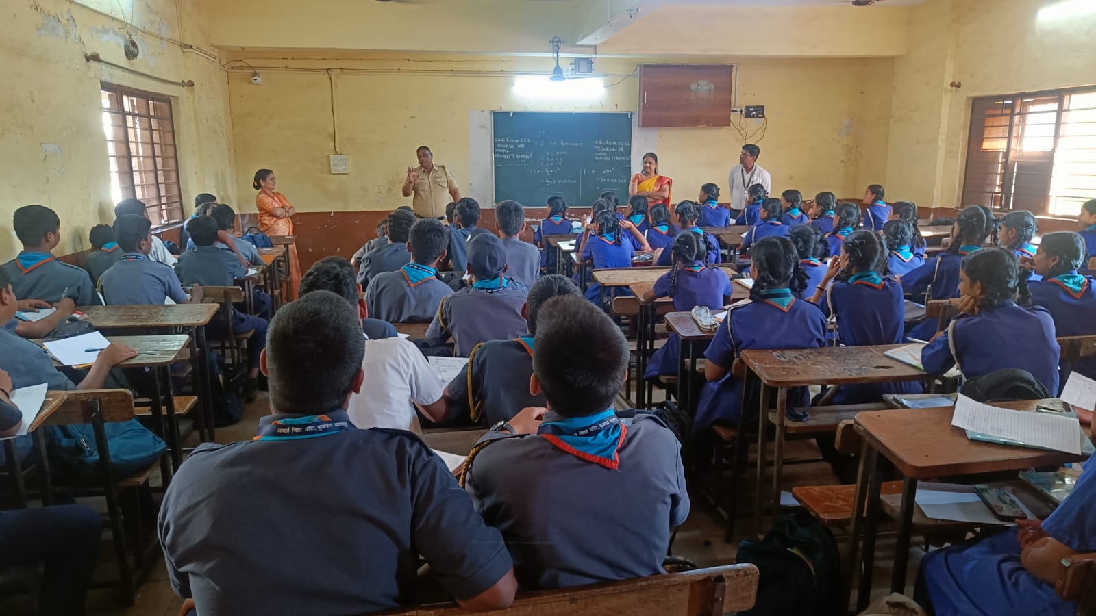 Read more about the article आदर्श विद्या मंदिर, बदलापूर पूर्व  येथे ” स्टुडंट पोलीस कॅडेट