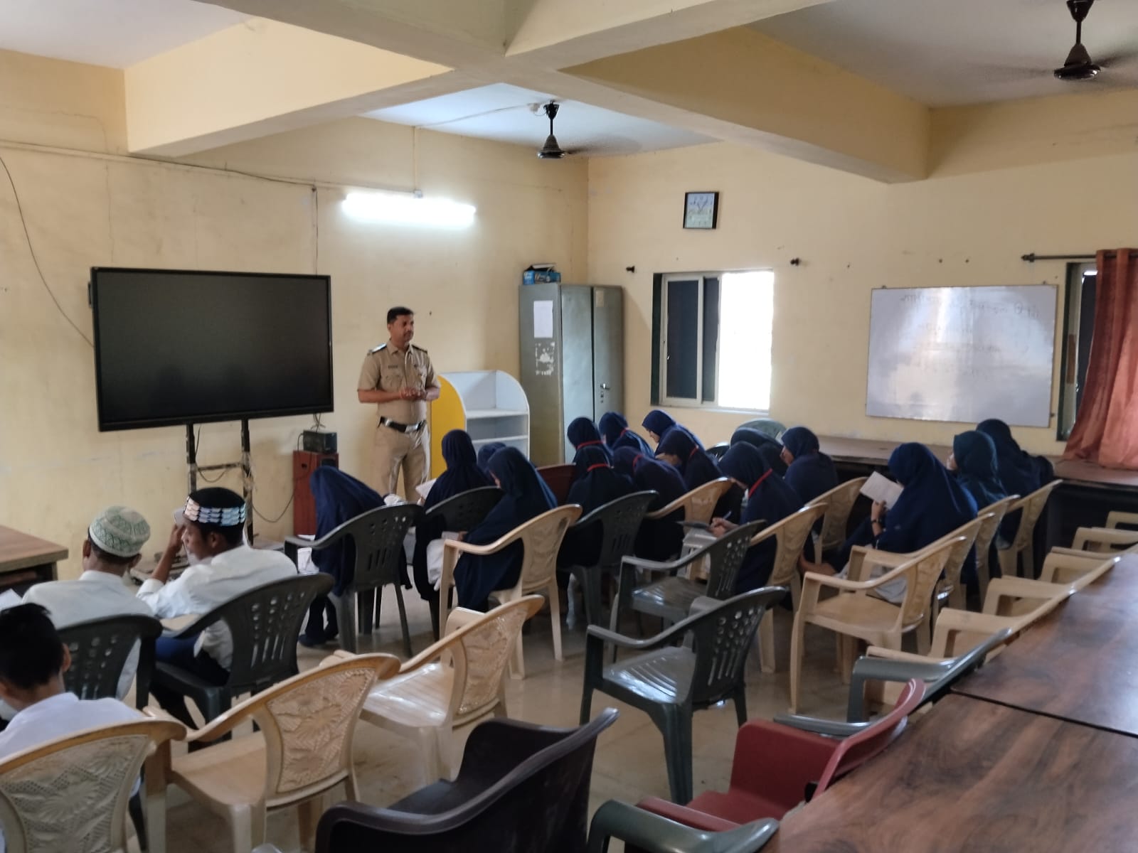 You are currently viewing दिनांक 12/03/2026 रोजी सकाळी 10:00 ते 11:30 वा. पावेतो शांतीनगर पोलीस ठाणे  परिमंडळ 2 हद्दीतील भिवंडी महानगरपालिका अंतर्गत असलेली निजामपुरा उर्दू माध्यमिक विद्यालय शाळा क्रमांक 70, भिवंडी येथे