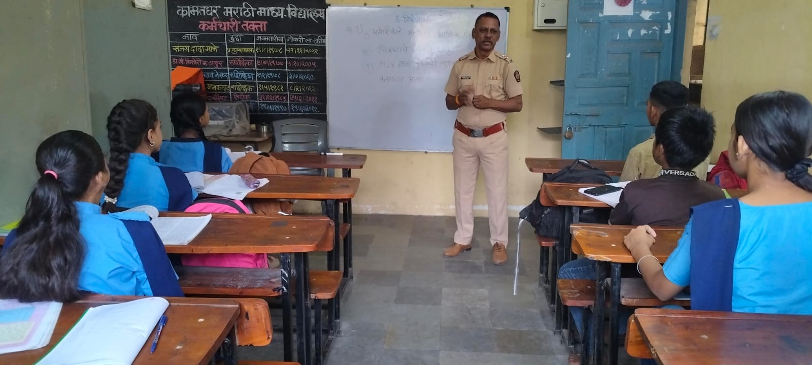 You are currently viewing दिनांक 01-04-2026 रोजी सकाळी 08-10 ते 09-00 वा. पावेतो  नारपोली पोलीस स्टेशन हद्दीतील मनपा मराठी माध्यमिक शाळाकामतघर भिवंडी येथे ” स्टुडंट पोलीस कॅडेट ” या कार्यक्रम अंतर्गत प्रशिक्षण कार्यशाळा घेण्यात आली.
