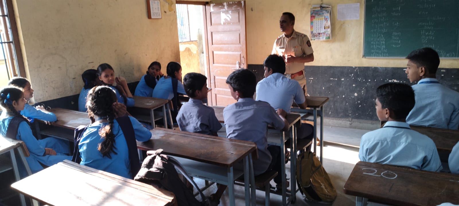 You are currently viewing दिनांक 01-04-2026 रोजी सकाळी 07-20 ते 08:00 वा. पावेतो भिवंडीशहर पोलीस स्टेशन हद्दीतील तेलगु माध्यमिक शाळा    पद्मानगर भिवंडी येथे ” स्टुडंट पोलीस कॅडेट ” या कार्यक्रम अंतर्गत प्रशिक्षण कार्यशाळा घेण्यात आली.