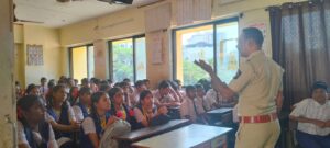 Read more about the article दिनांक 06-04-2026 रोजी सकाळी 10-30 ते 11-45वा. पावेतो  चितळसर पोलीस स्टेशन हद्दीतील अनमोल विदयामंदिर मराठी माध्यमिक शाळा म्हाडा कॉलनी वसंतविहार येथे ” स्टुडंट पोलीस कॅडेट ” या कार्यक्रम अंतर्गत प्रशिक्षण कार्यशाळा घेण्यात आली.