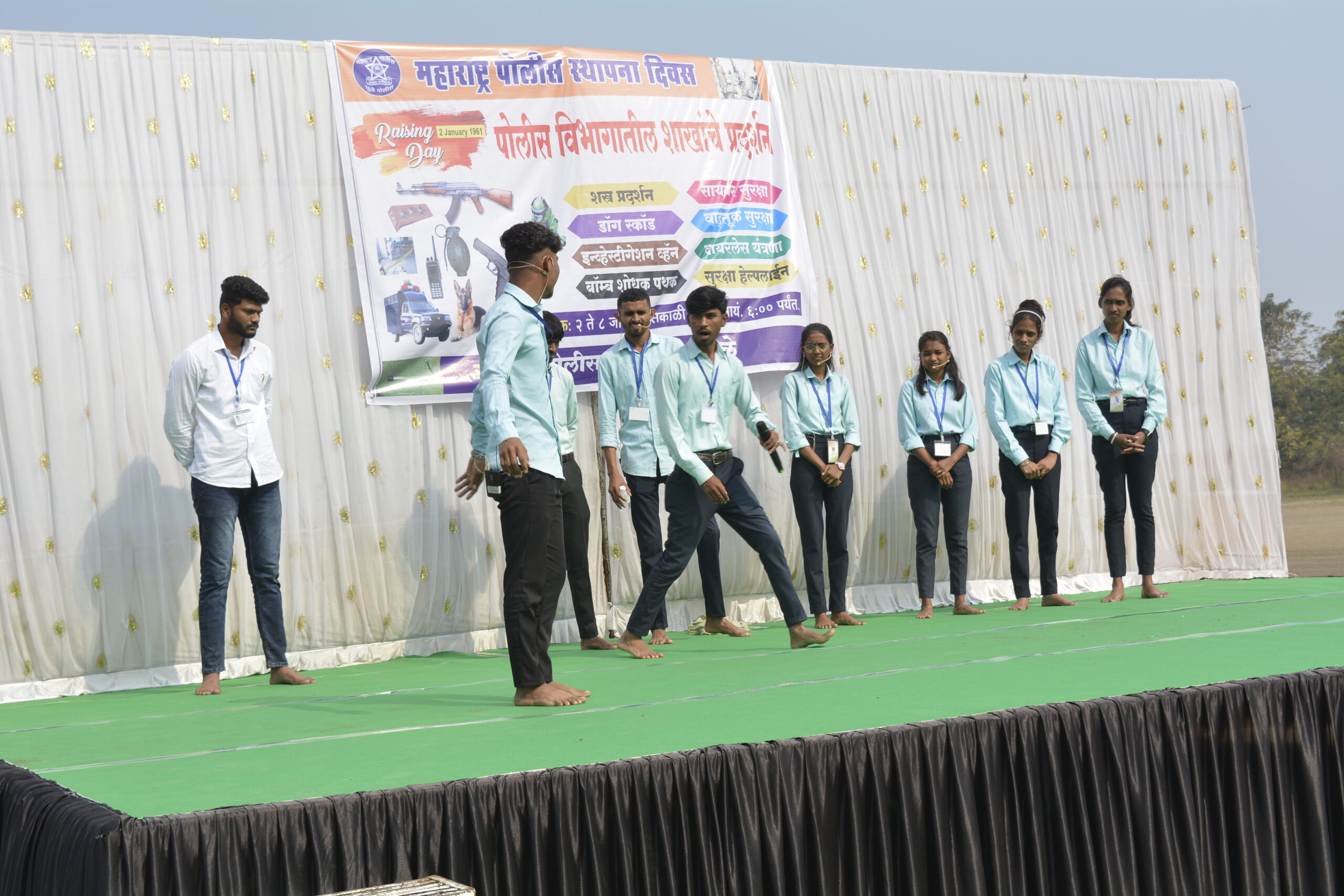 You are currently viewing धुळे जिल्हा पोलीस दलातील शाखेचे कामकाज व शस्त्र प्रदर्शन