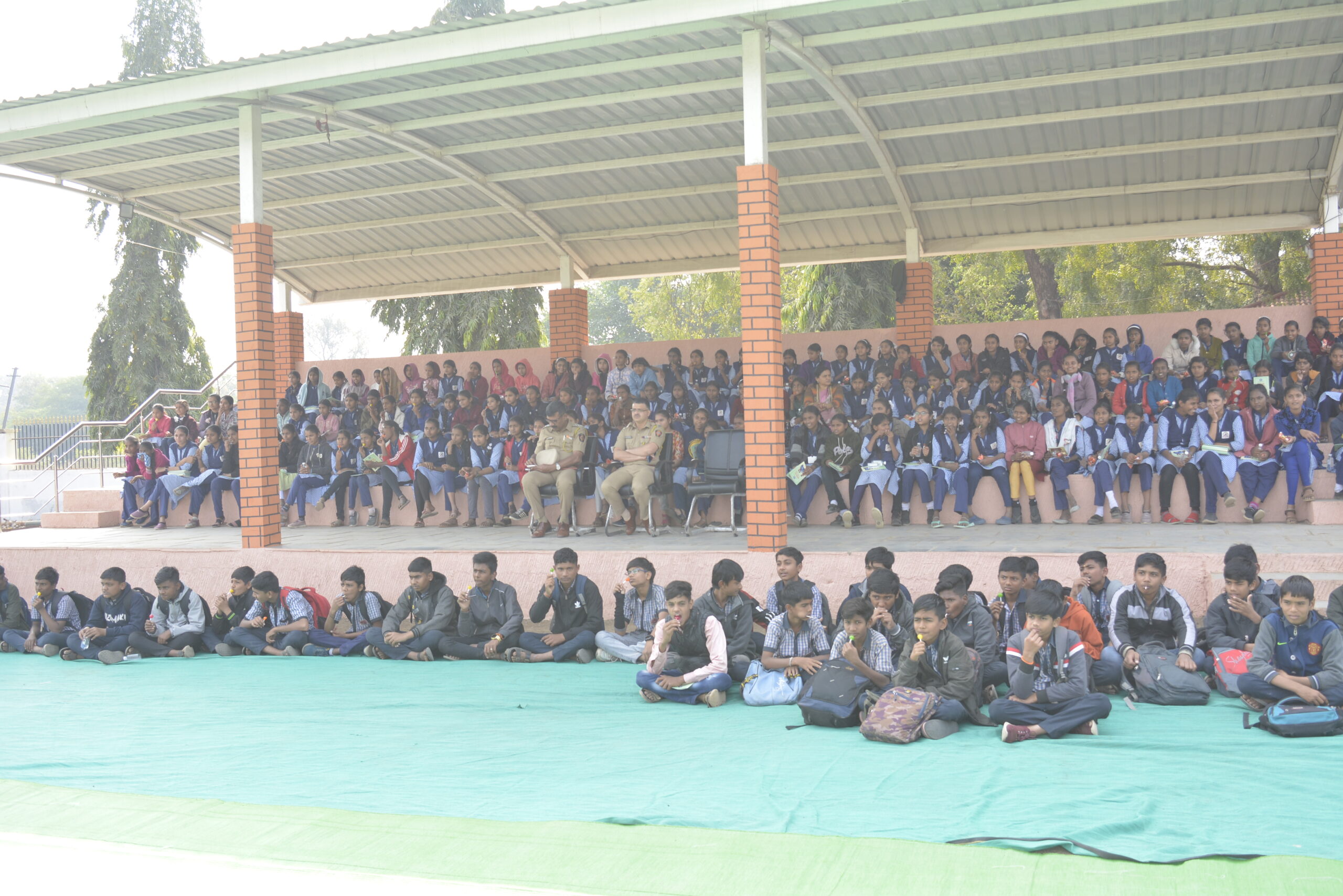 You are currently viewing धुळे जिल्हा पोलीस दलातील शाखेचे कामकाज व शस्त्र प्रदर्शन
