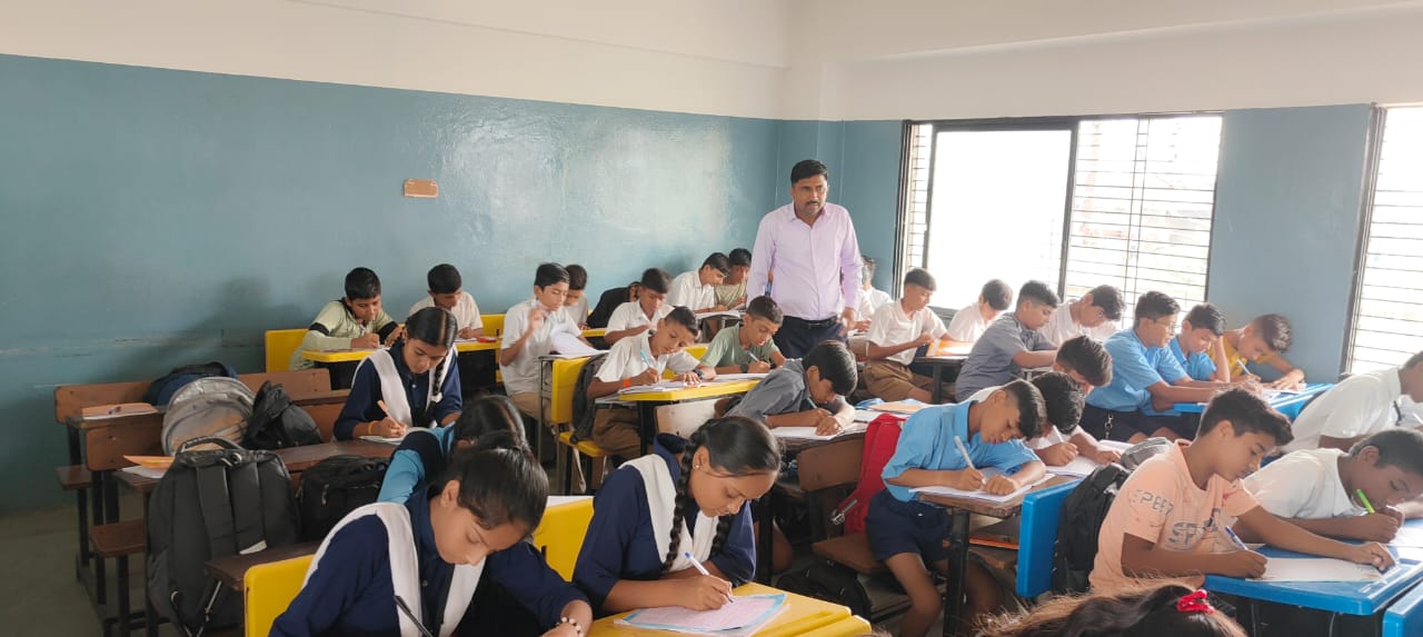You are currently viewing SPC Dhule  स्टुडन्ट पोलीस कॅडेट प्रोग्रॅम अंतर्गत जागतिक अमली पदार्थ दिनाच्या अनुषंगाने निबंध स्पर्धा