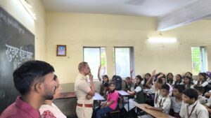 Read more about the article दिनांक 15-06-2026 रोजी सकाळी 07-40 ते 09-20वा. पावेतो  भिवंडीशहर पोलीस स्टेशन हद्दीतील तेलगू माध्यमिक शाळा कामतघर येथे ” स्टुडंट पोलीस कॅडेट ” या कार्यक्रम अंतर्गत प्रशिक्षण कार्यशाळा घेण्यात आली.