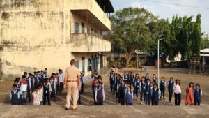 Read more about the article दिनांक 13-07-2026 रोजी 08-00 ते 09-00वा. पावेतो भिवंडीशहर पोलीस स्टेशन हददीतील तेलगु माध्यमिक शाळा कामतघर, भिवंडी  येथे ” स्टुडंट पोलीस कॅडेट ” या कार्यक्रम अंतर्गत प्रशिक्षण कार्यशाळा घेण्यात आली.