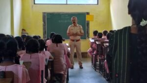 Read more about the article दिनांक 24-07-2026 रोजी 12-30ते 13-30वा. अंबरनाथ पोलीस स्टेशन हददीतील म.न.पा. डिजीटल मराठी माध्यमिक शाळा, मोरीवली अंबरनाथ येथे ” स्टुडंट पोलीस कॅडेट ” या कार्यक्रम अंतर्गत प्रशिक्षण कार्यशाळा घेण्यात आली.