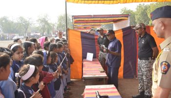 शस्त्र प्रदर्शन