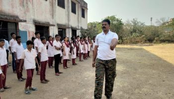 ‘ स्टुडंट पोलीस कॅडेट प्रोग्राम ’ अंतर्गत घटक ठाणे शहर यांनी दिनांक 28/02/2023 रोजी महानगरपालिका  मराठी शाळा मोरीवली गावं, अंबरनाथ येथील 8 वी व 9 वी च्या शारीरिक कवायत व परेड घेण्यात आली. त्यावेळीची छायाचित्रे.