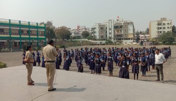 ‘ स्टुडंट पोलीस कॅडेट प्रोग्राम ’ अंतर्गत घटक नाशिक शहर यांनी दिनांक 03/03/2023 रोजी छत्रपती शिवाजी माध्यमिक विद्यालय, कार्बन नाका , नाशिक येथील 8 वी व 9 वी च्या विद्यार्थ्यांना शारीरिक कवायत, बाह्य वर्ग प्रशिक्षण , लैंगिक शिक्षण बाबतची माहिती देण्यात आली. त्यावेळीची छायाचित्रे.