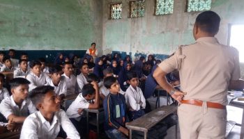‘ स्टुडंट पोलीस कॅडेट प्रोग्राम ’ अंतर्गत घटक ठाणे शहर यांनी दिनांक 03/03/2023 रोजी अंतर्गत महानगरपालिका उर्दु शाळा निजाम पूरा, भिवंडी येथील 8 वी व 9 वी च्या विद्यार्थ्यांना महिला व मुलाचे सुरक्षा याबाबत माहिती देण्यात आली. त्यावेळीची छायाचित्रे.