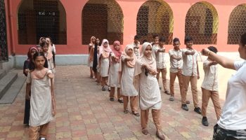  ‘ स्टुडंट पोलीस कॅडेट प्रोग्राम ’ अंतर्गत घटक ठाणे शहर यांनी दिनांक 08/03/2023 रोजी आर. सी. माहीम उर्दू म्युनिसीपल सेकंडरी स्कुल येथील 8 वी व 9 वी च्या विद्यार्थ्यांना disaster management संदर्भात मार्गदर्शन करण्यात आले.. त्यावेळीची छायाचित्रे.