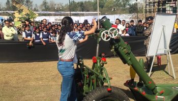 ‘ स्टुडंट पोलीस कॅडेट प्रोग्राम ’ अंतर्गत घटक नाशिक शहर यांनी दिनांक 19/03/2023 रोजी मनपा माध्यमिक विद्यालय, चुंचाळे गाव येथील 8 वी व 9 वी च्या विद्यार्थ्यांची ” Know Your Army ” भव्य दिव्य असे आर्मी शस्त्र प्रदर्शनास भेट दिली. विद्यार्थ्यांनी उत्स्फूर्त प्रतिसाद दिला. त्यावेळीची छायाचित्रे.