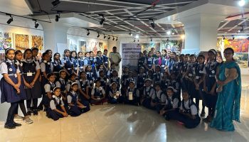 स्टूडंट पोलिस कॅडेट प्रोग्राम अंतर्गत घटक नाशिक शहर यांनी दिनांक 01/07/2023 रोजी छत्रपती शिवाजी माध्यमिक विद्यालय, कार्बन नाका, नाशिक शहर येथील 8 वी व 9 वी च्या विद्यार्थिनींनी “संस्कृती यात्रा छायाचित्र प्रदर्शन “, कॅनडा कॉर्नर , नाशिक येथे मा. डॉ. रवींद्र कुमार सिंघल सर, अप्पर पोलीस महासंचालक, महाराष्ट्र राज्य मुंबई यांचे छायाचित्र प्रदर्शनास भेट दिली.