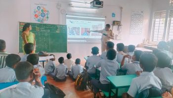 स्टूडंट पोलिस कॅडेट प्रोग्राम अंतर्गत घटक नाशिक शहर यांनी दिनांक 18/07/2023 रोजी मनपा शाळा क्रमांक ८७ , पाथर्डी येथील 8 वी व 9 वी च्या विद्यार्थ्यांना कार्यक्रमासंदर्भात मार्गदर्शन दिले व सायबर क्राईम, वडीलधाऱ्यांचा सन्मान, शारीरिक व्यायाम, याबाबतची माहिती देण्यात आली. त्यावेळीची छायाचित्रे.