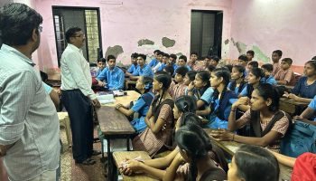 स्टुडंट पोलिस कॅडेट प्रोग्राम अंतर्गत घटक ठाणे शहर यांनी दिनांक 25/07/023 रोजी केडीएमसी हिंदी स्कूल डोंबीवली येथील 8 वी व 9 वी च्या विद्यार्थ्यांना पोलीस गुन्हे प्रतिबंध आणि नियंत्रण,  या विषयावर मार्गदर्शन केले. त्यावेळीची छायाचित्रे.