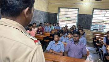 स्टुडंट पोलिस कॅडेट प्रोग्राम अंतर्गत घटक ठाणे शहर यांनी दिनांक 25/07/023 रोजी कामतघर तेलगू शाळा भिवंडी येथील 8 वी व 9 वी च्या विद्यार्थ्यांना पोलीस गुन्हे प्रतिबंध आणि नियंत्रण,  या विषयावर माहिती देण्यात आली. त्यावेळीची छायाचित्रे.