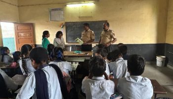 स्टुडंट पोलिस कॅडेट प्रोग्राम अंतर्गत घटक ठाणे शहर यांनी दिनांक 01/08/023 रोजी पद्मा नगर तेलगू शाळा भिवंडी येथील 8 वी व 9 वी च्या विद्यार्थ्यांना पोलीस गुन्हे प्रतिबंध आणि नियंत्रण,  या विषयावर सपोनी कोकरे एएसआय पाटील  यांनी लेक्चर घेऊन  हेल्पलाइन  बद्दल माहिती देण्यात आली आहे. त्यावेळीची छायाचित्रे.