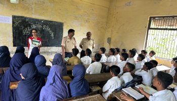 स्टुडंट पोलिस कॅडेट प्रोग्राम अंतर्गत घटक ठाणे शहर यांनी दिनांक 03/08/023 रोजी अवचित पाडा उर्दू शाळा  भिवंडी येथील 8 वी व 9 वी च्या विद्यार्थ्यांना पोलीस गुन्हे प्रतिबंध आणि नियंत्रण,  या विषयावर मार्गदर्शन केले. त्यावेळीची छायाचित्रे.