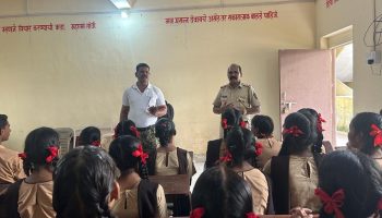 स्टुडंट पोलिस कॅडेट प्रोग्राम अंतर्गत घटक ठाणे शहर यांनी दिनांक 09/08/2023 रोजी टेमघर पाडा मराठी माध्यमिक शाळा भादवड भिवंडी येथील 8 वी व 9 वी च्या विद्यार्थ्यांना जनता भिमुख पोलिसिंगआणि विद्यार्थी या विषयावर  (इन डोअर ) लेक्चर दिले तसेच बाह्य वर्गामध्ये (आउट डोअर ) पीटी व परेड यांचे प्रशिक्षण देण्यात आले. त्यावेळीची छायाचित्रे.