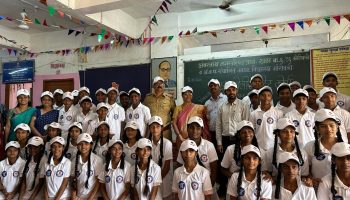 दिनांक 09/02/2024 रोजी student police cadet programme अंतर्गत माध्यमिक मराठी शाळा मोरिवली गाव अंबरनाथ जिल्हा ठाणे येथील इ. 8 वी, 9 वी . चे विद्यार्थ्यांना student police cadet चे लोगो असलेले टी-शर्ट आणि कॅप चे वाटप करण्यात आले.