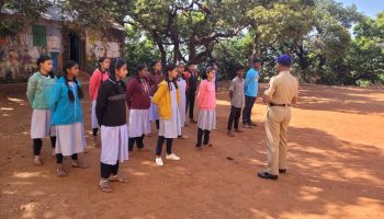 दिनांक 19/03/2024 गिरीस्थान विद्यालय महाबळेश्वर येथे 14 मुला मुलींना ना स्टुडन्ट पोलीस कॅडेटचे अंतर वर्ग व बाह्य वर्गाचे प्रशिक्षण  दिले.