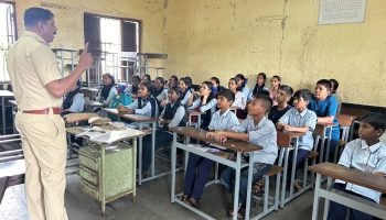 दिनांक – 02/07/2024 रोजी student police cadet , programme ठाणे शहर अंतर्गत पद्मानगर तेलगु शाळा , भिवंडी, जिल्हा ठाणे येथील इ. 8 वी, 9 वी . चे विद्यार्थ्यांना शिस्त आणि महाराष्ट्र पोलीस या विषयावर मार्गदर्शन केले.
