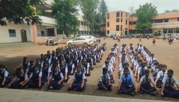 दिनांक १५/०७/२०२४ रोजी सकाळी ११०० वाजता ” स्टुडंट पोलीस कॅडेट प्रोग्राम ” अंतर्गत मनपा माध्यमिक विद्यालय, अंबड गाव ,नाशिक शहर इयत्ता ८ वी च्या विद्यार्थ्यांचा बाह्य वर्ग प्रशिक्षणात शारीरिक व्यायाम घेण्यात आला.