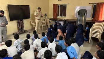 दिनांक – 25/07/2024 रोजी student police cadet , programme अंतर्गत शांतीनगर उरदु माध्यमिक शाळा , भिवंडी, जिल्हा ठाणे येथील इ. 8 वी, 9 वी . चे SPC विद्यार्थ्यांना शिस्त आणि महाराष्ट्र पोलीस या विषयावर लेक्चर दिले.
