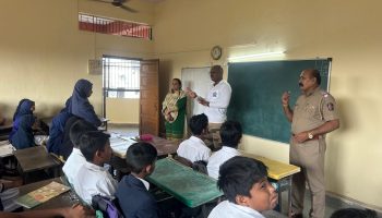 दिनांक – १४/११/२०२४ रोजी student police cadet , programme अंतर्गत शांती नगर उर्दू माध्यमिक शाळा, भिवंडी,जिल्हा ठाणे येथील इ. 8 वी, 9 वी . चे SPC विद्यार्थ्यांना मूल्य आणि नितीशास्त्र या विषयावर आंतरवर्ग तसेच पीटी परेड चे बाह्य वर्ग प्रशिक्षण दिले.