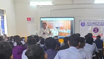 दिनांक 11.12.2024 रोजी ” स्टुडन्ट पोलीस कॅडेट उपक्रमाअंतर्गत ” मनपा माध्यमिक शाळा, सातपूर कॉलनी , सातपूर,नाशिक शहर येथील विद्यार्थ्यांना पोलिस गुन्हे प्रतिबंध व नियंत्रण, कम्युनिटी पोलिसीग व विद्यार्थी, रस्ता सुरक्षा आणि रहदारी जागरूकता, समाजातील सर्व वाईट गोष्टींविरुद्ध लढा, विविध हेल्पलाइन या विषयांवर लेक्चर केले .