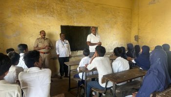 दिनांक – २३/१२/२०२४ रोजी student police cadet , programme अंतर्गत अवचितपाडा उर्दू माध्यमिक शाळा, भिवंडी जिल्हा ठाणे येथील इ. 8 वी, 9 वी . चे SPC विद्यार्थ्यांना संयम व सहनशीलता या विषयावर लेक्चर व पीटी परेड चे बाह्य वर्ग प्रशिक्षण दिले.