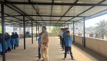 दिनांक – २३/१२/२०२४ रोजी student police cadet , programme अंतर्गत शांति नगर उर्दू माध्यमिक शाळा, भिवंडी जिल्हा ठाणे येथील इ. 8 वी, 9 वी . चे SPC विद्यार्थ्यांना संयम व सहनशीलता या विषयावर लेक्चर व पीटी परेड चे बाह्य वर्ग प्रशिक्षण दिले.